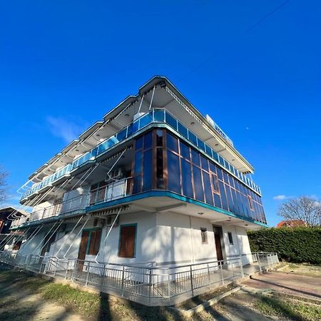 Kamberi Hotel & Apartments 2 Velipojë エクステリア 写真