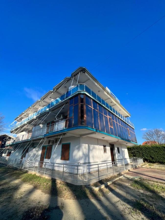 Kamberi Hotel & Apartments 2 Velipojë エクステリア 写真