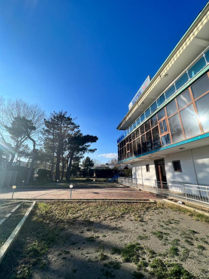 Kamberi Hotel & Apartments 2 Velipojë エクステリア 写真