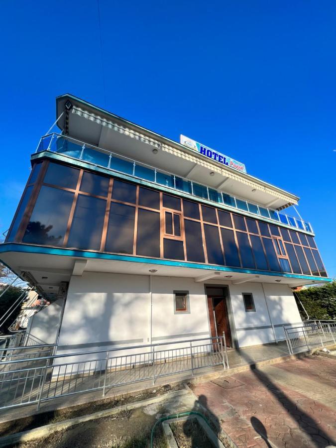 Kamberi Hotel & Apartments 2 Velipojë エクステリア 写真